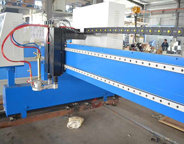 Automatische Gantry-Plasma-Schneidemaschine 1530 für Metall